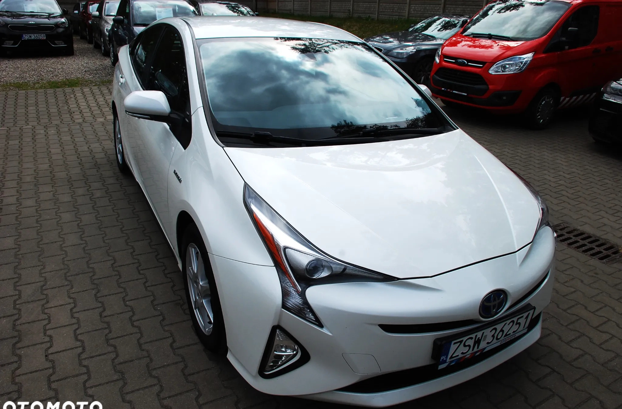 Toyota Prius cena 69820 przebieg: 153000, rok produkcji 2017 z Gołańcz małe 326